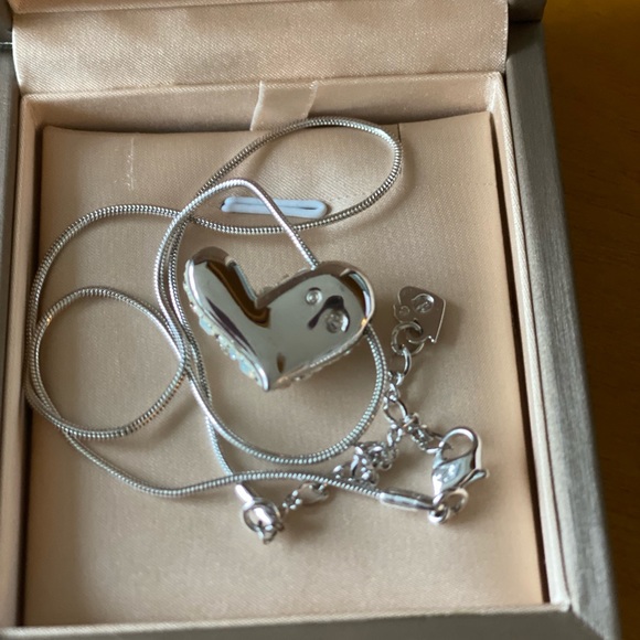 Rare find Swarovski hear necklace collectible - Picture 2 of 4